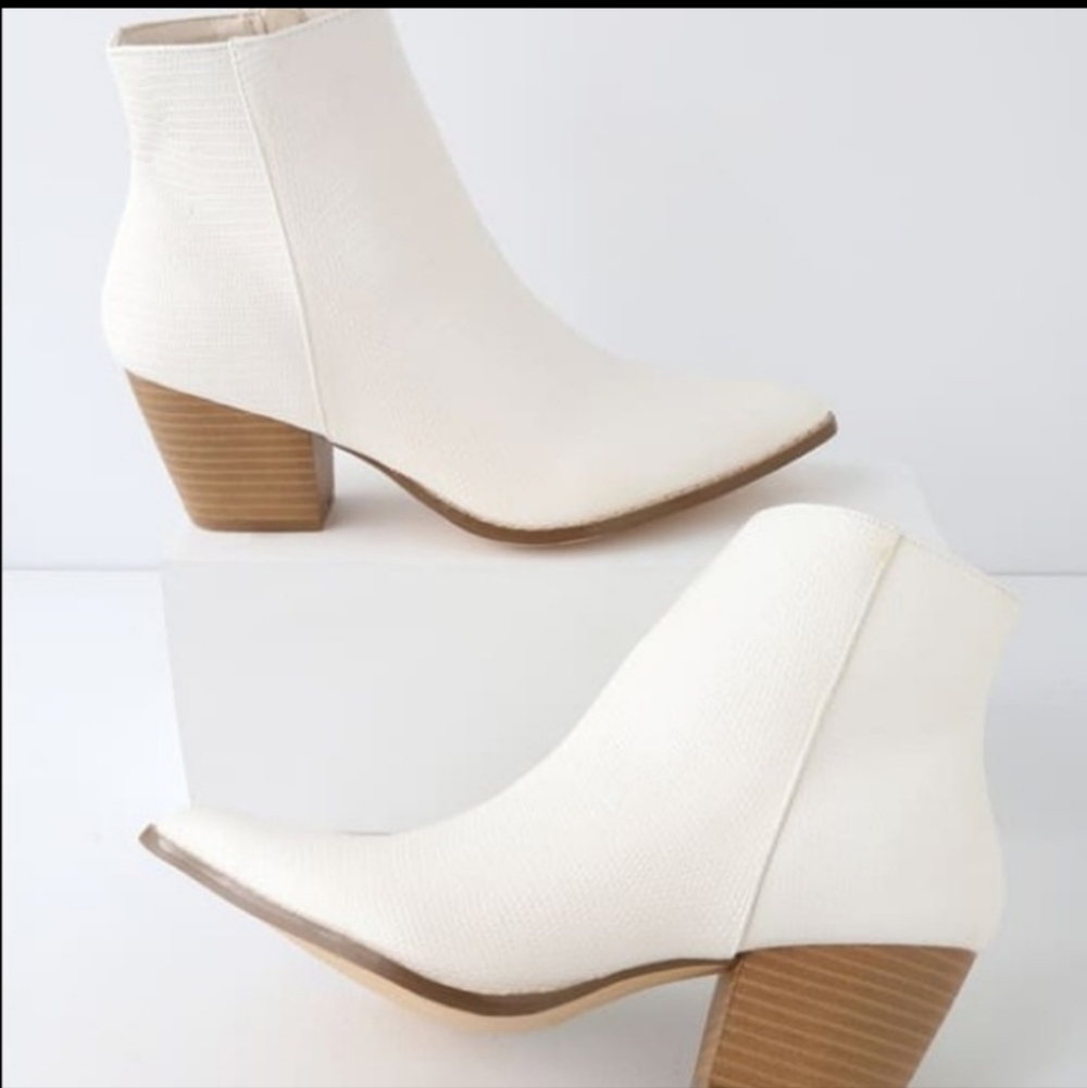 Lulu’s White Ankle Boots Sz 7M